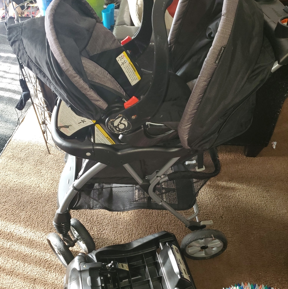 Baby trend stroller with snap in infant carseat with base